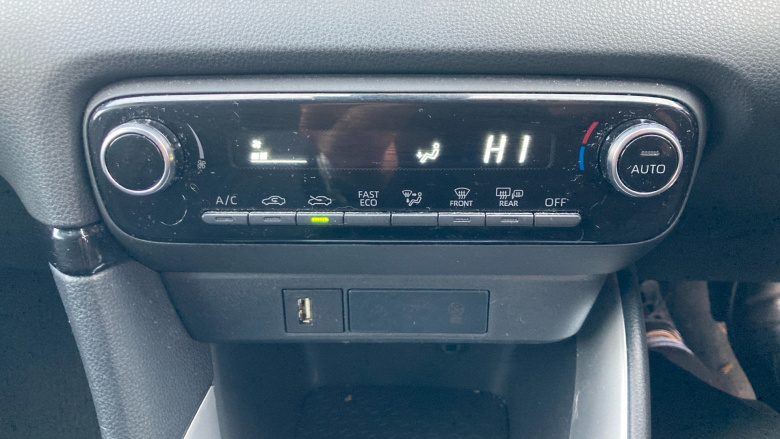 Toyota Yaris 1.5 Hybrid Design 5dr CVT Hybrid Hatchback